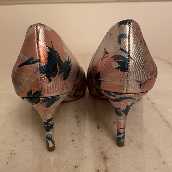 Louise Et Cie Lo-Jordyna Metallic Pumps. - Picture 4 of 9